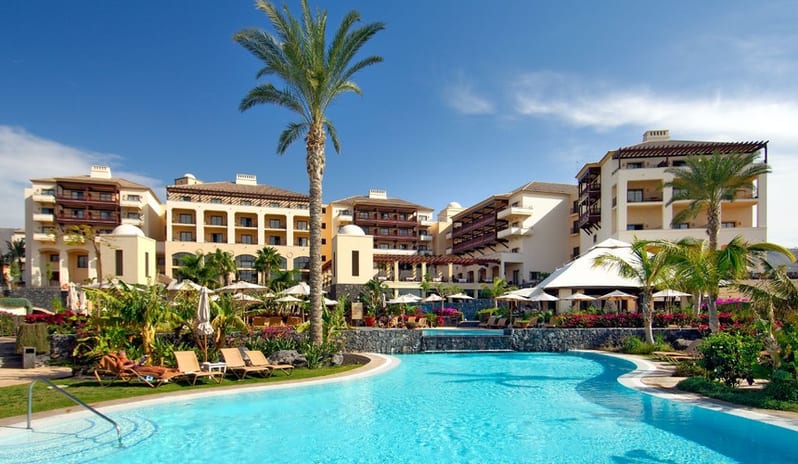 HOTEL MAIN POOL